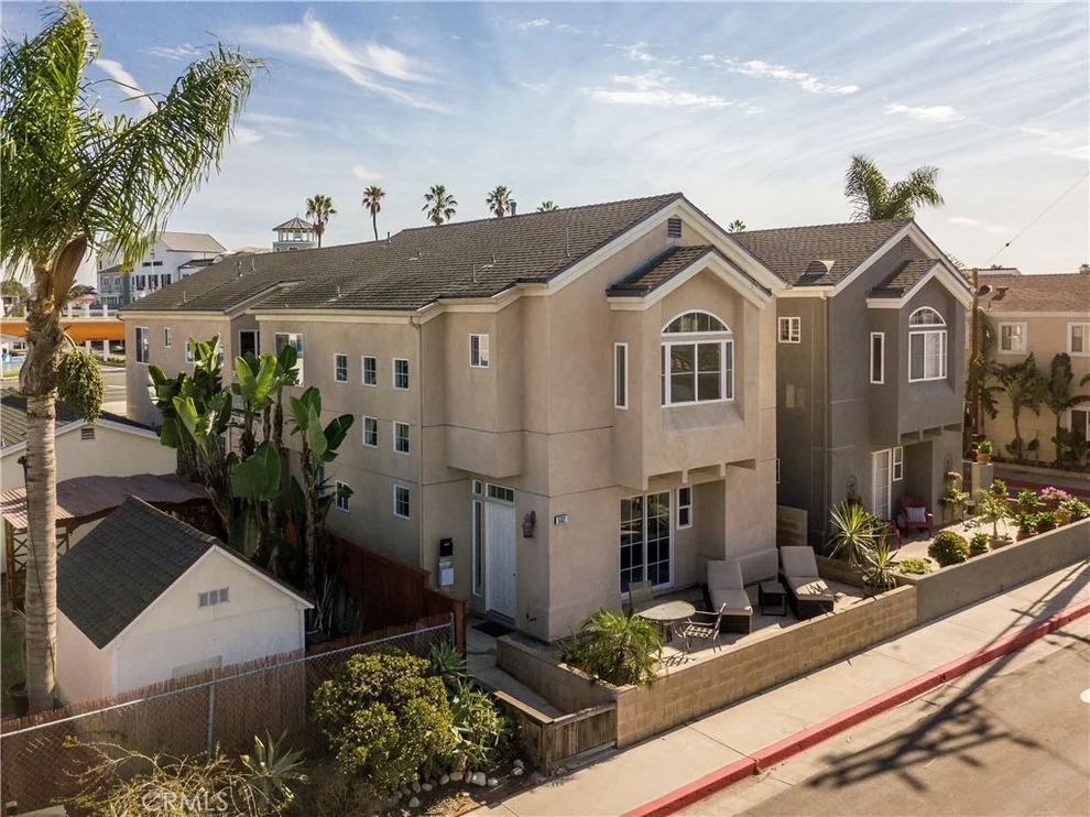 Unit for sale at 502 Clubhouse Avenue, Newport Beach, CA 92663