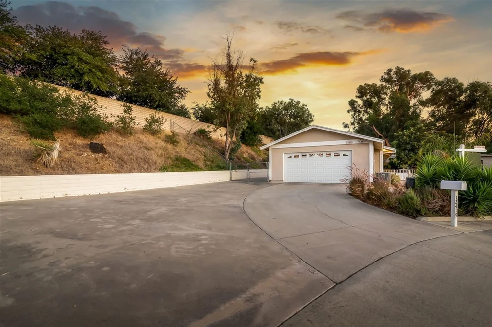 Unit for sale at 12419 Paseo Colina, Poway, CA 92064