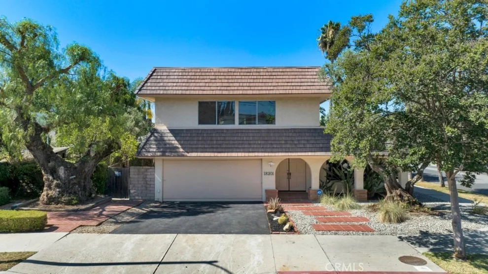 Unit for sale at 18201 Erwin Street, Tarzana, CA 91335