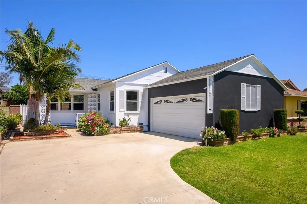 Unit for sale at 11704 Chanera Avenue, Hawthorne, CA 90250