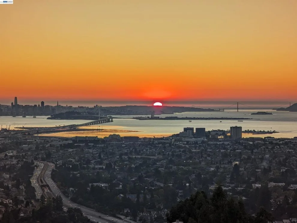 Unit for sale at 8 Starview Dr, Oakland, CA 94618