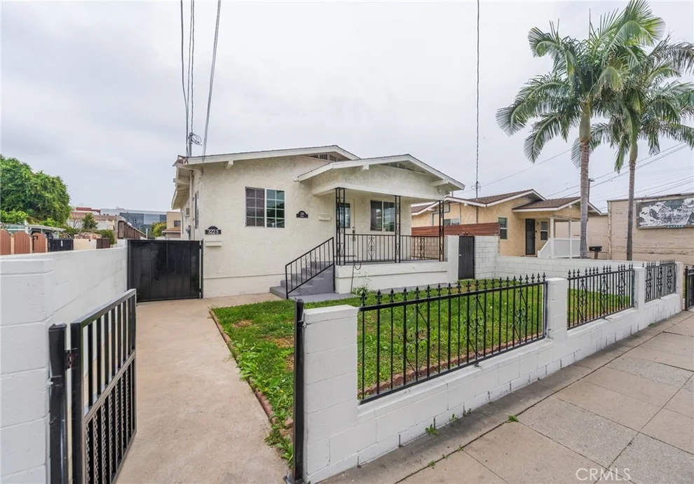 Unit for sale at 322 S Grand Avenue, San Pedro, CA 90731