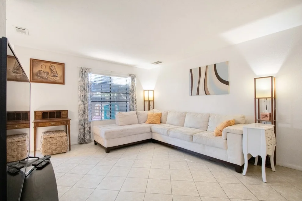 Unit for sale at 320 Grapevine Rd, Vista, CA 92083