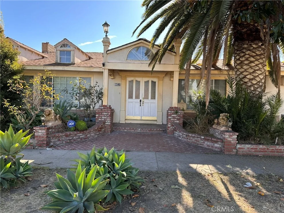 Unit for sale at 13546 Sarah, Sherman Oaks, CA 91423