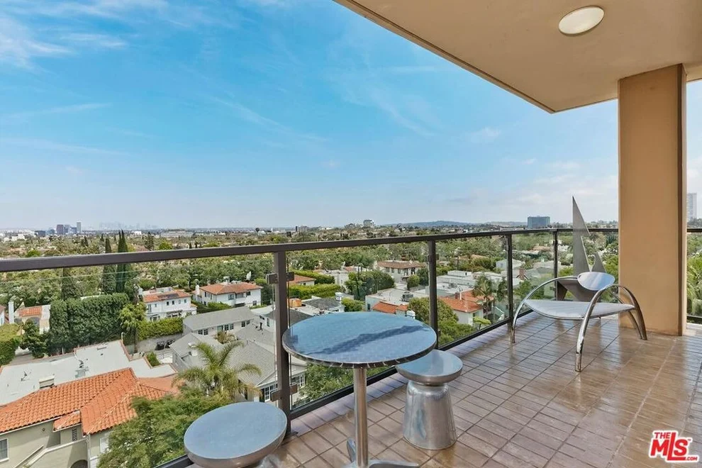 Unit for sale at 211 S Spalding Drive, Beverly Hills, CA 90212