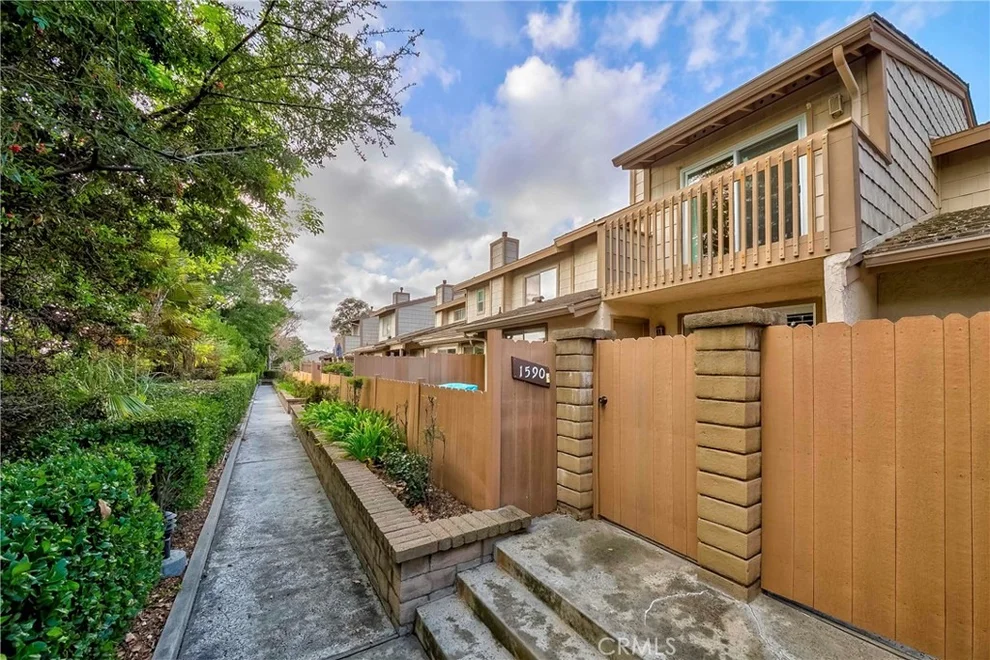 Unit for sale at 1590 Avenida Selva, Fullerton, CA 92833