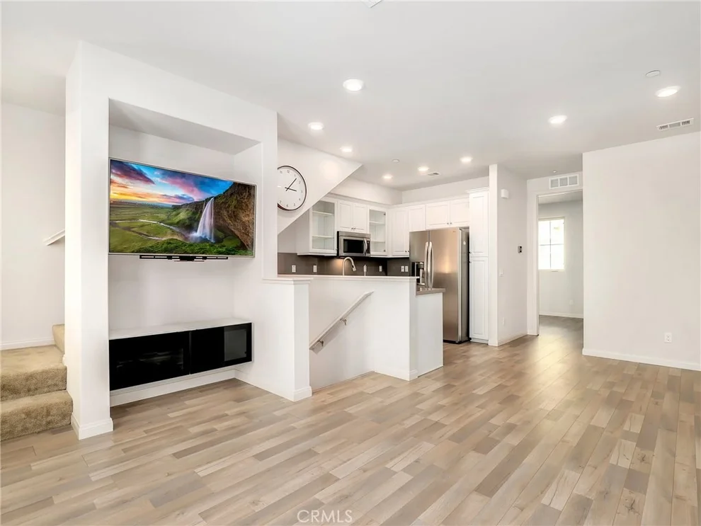 Unit for sale at 14117 W Oak Lane, Van Nuys, CA 91405