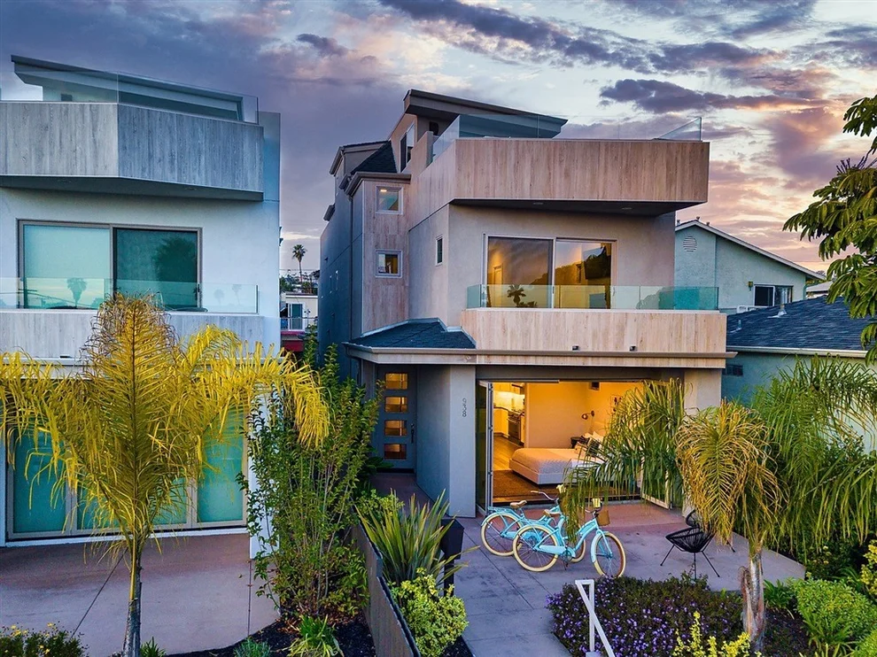 Unit for sale at 938 Opal St, San Diego, CA 92109