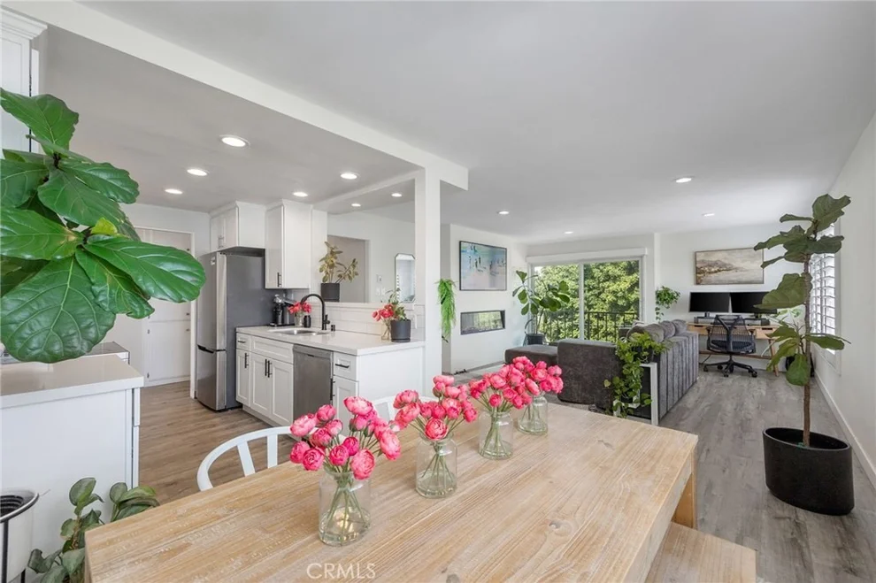 Unit for sale at 100 Loma Avenue, Long Beach, CA 90803