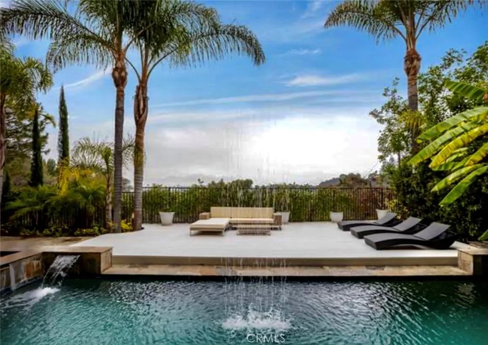 Unit for sale at 7218 Mulholland, Los Angeles, CA 90068