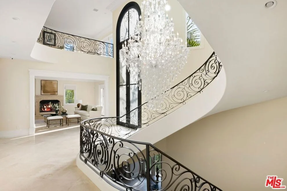 Unit for sale at 1350 Benedict Canyon Drive, Beverly Hills, CA 90210