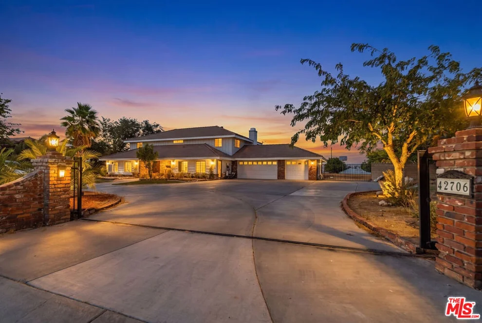 Unit for sale at 42706 20th Street, Lancaster, CA 93534
