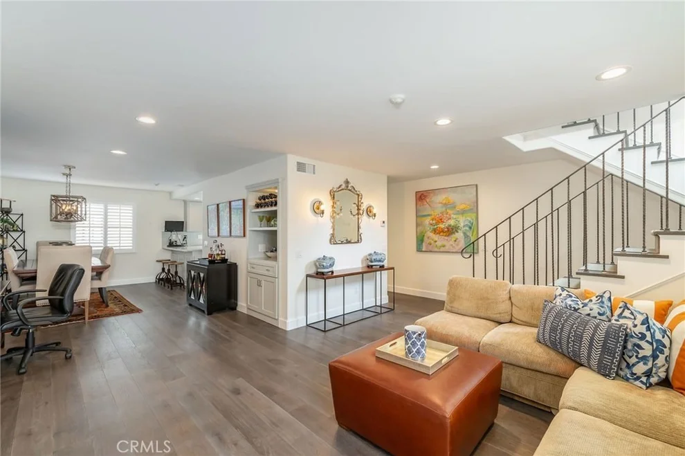 Unit for sale at 613 S Broadway, Redondo Beach, CA 90277