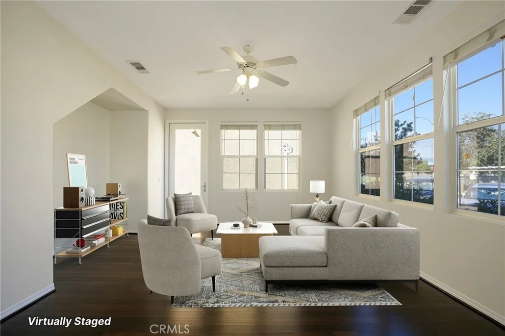 Unit for sale at 31770 Paseo Bonito, Castaic, CA 91384