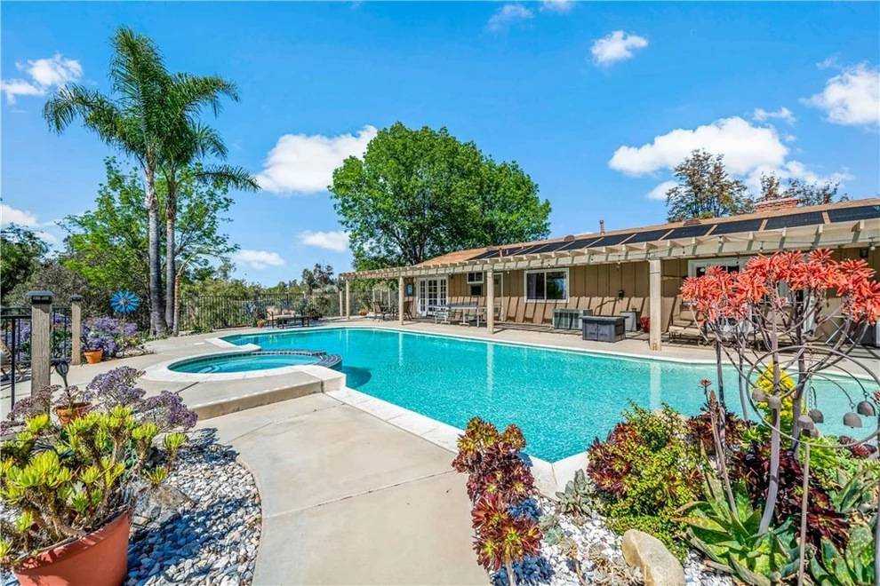 Unit for sale at 39980 Via Fernando, Temecula, CA 92592