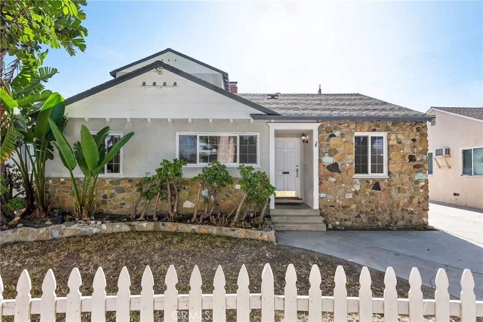 Unit for sale at 3672 Hackett, Long Beach, CA 90808