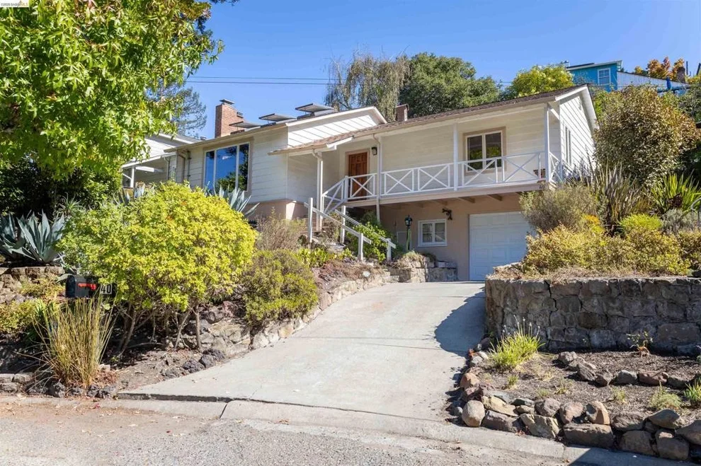 Unit for sale at 40 Harbord Ct, Oakland, CA 94618