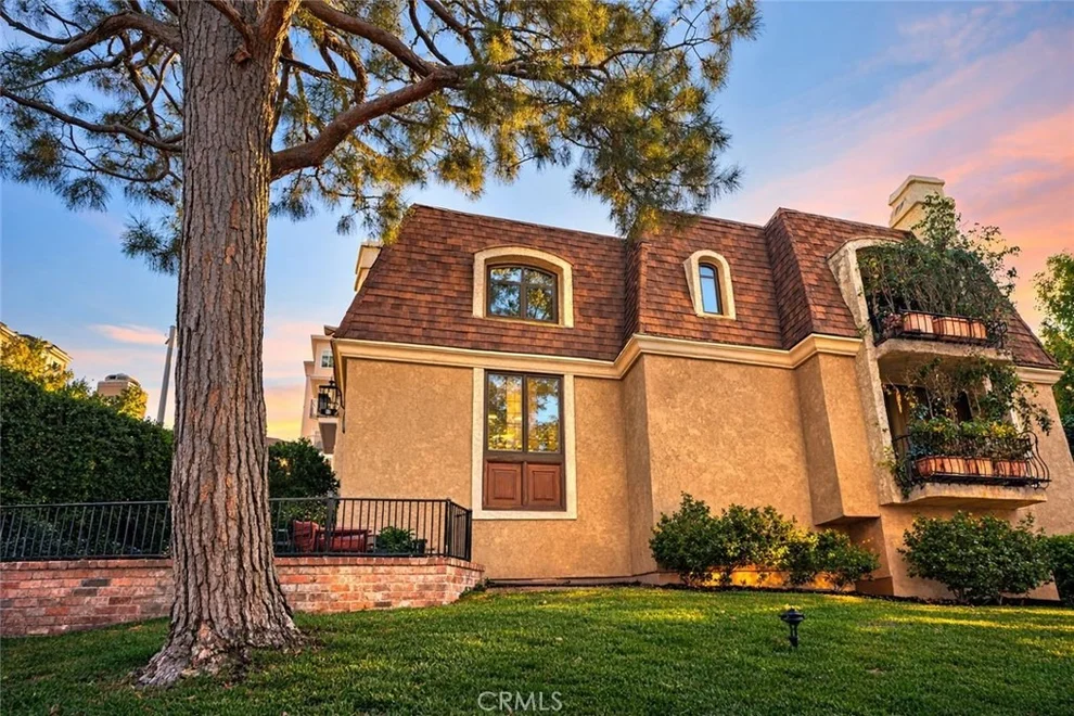 Unit for sale at 4370 W 8th, Los Angeles, CA 90005