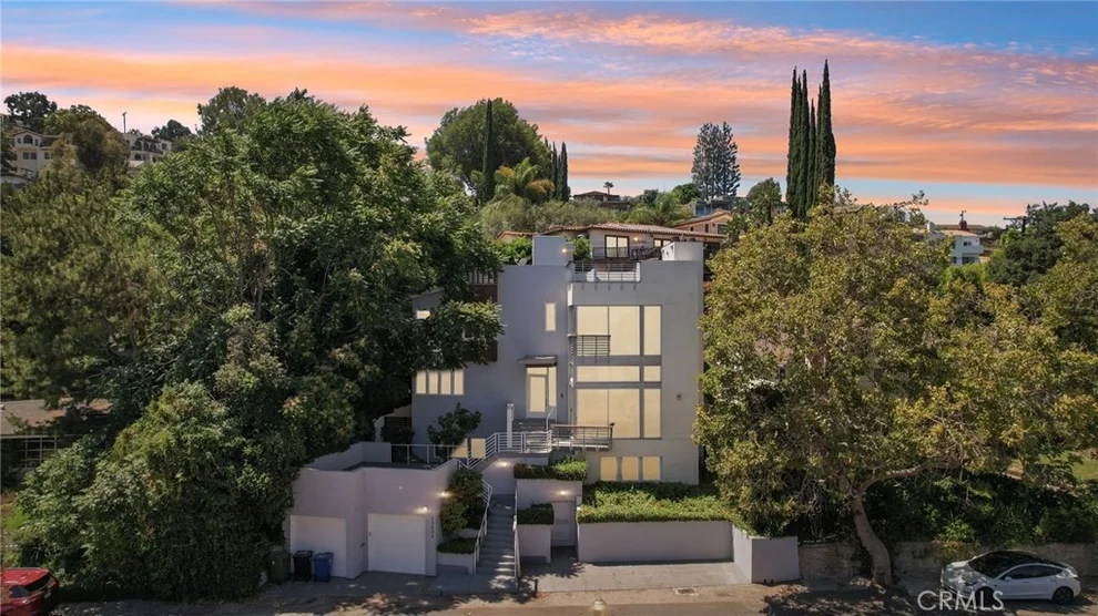 Unit for sale at 13424 Contour, Sherman Oaks, CA 91423