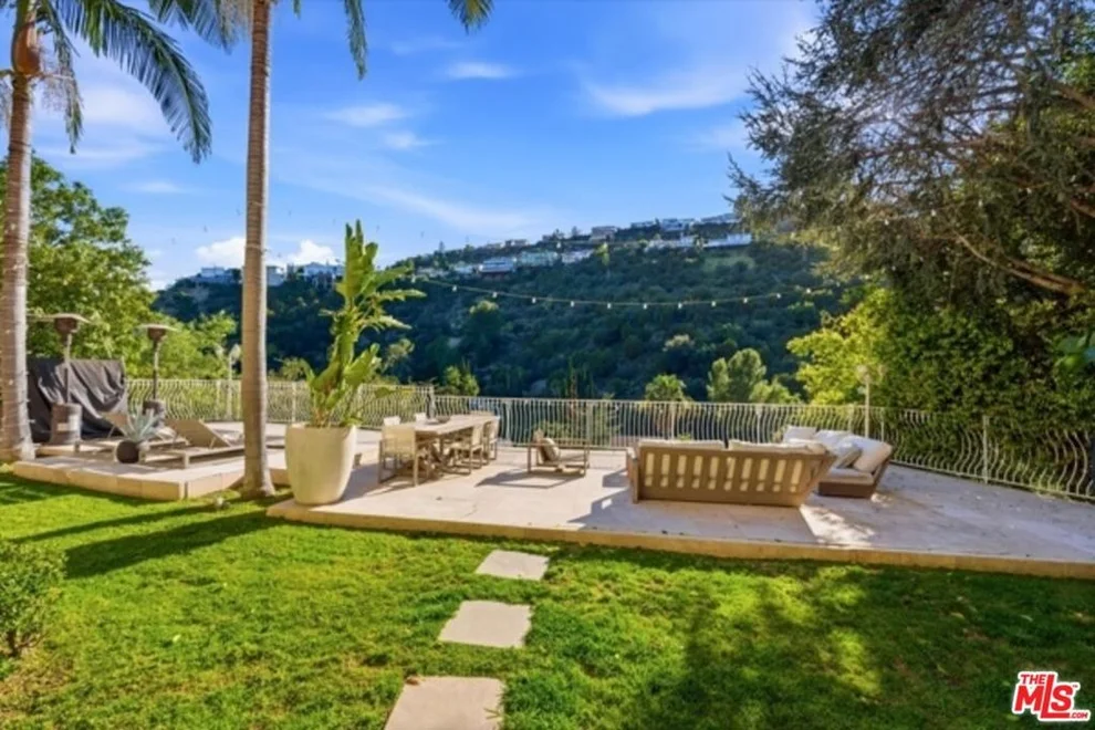 Unit for sale at 7546 Devista Drive, Los Angeles, CA 90046