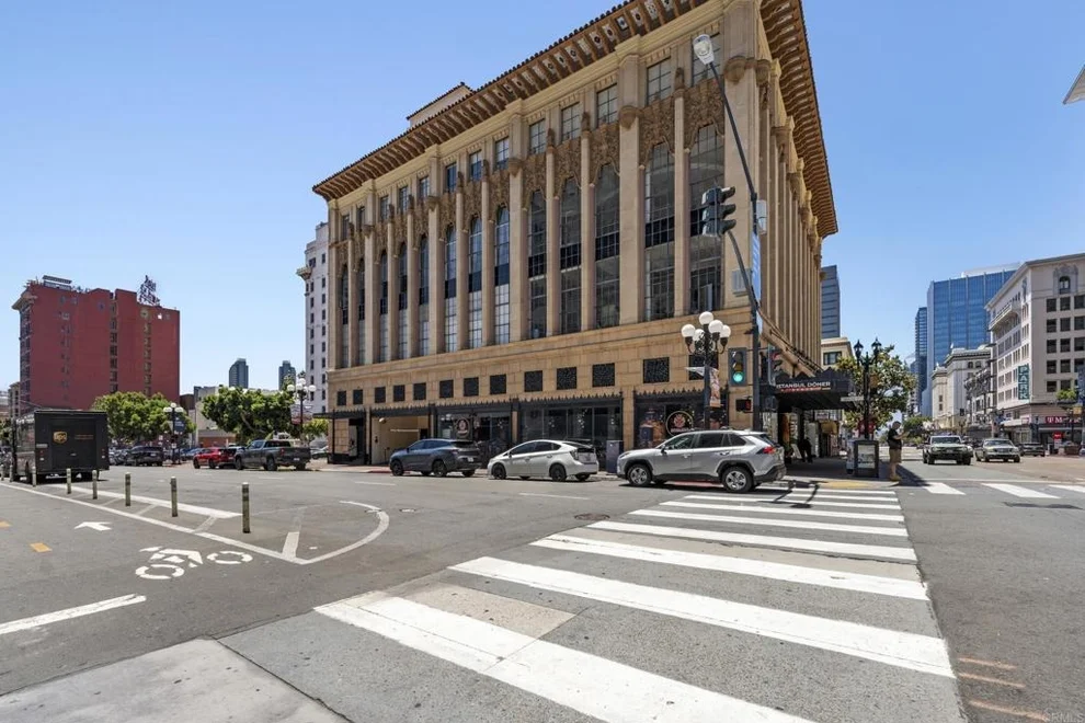 Unit for sale at 950 6Th Avenue, San Diego, CA 92101
