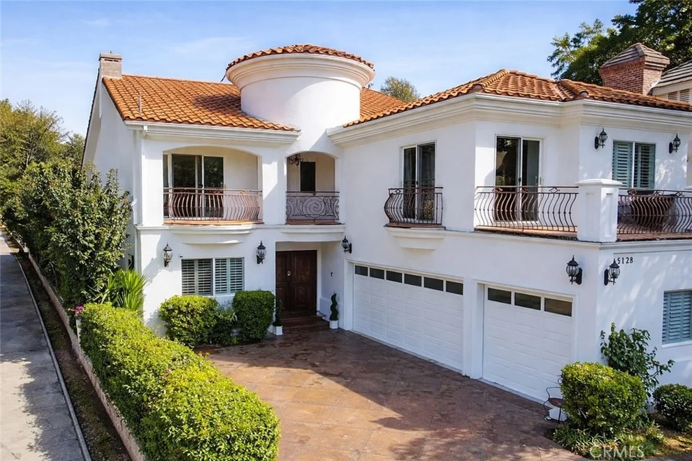 Unit for sale at 5128 Avenida Hacienda, Tarzana, CA 91356