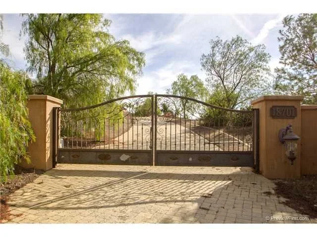 Unit for sale at 18701 Heritage Drive, Poway, CA 92064