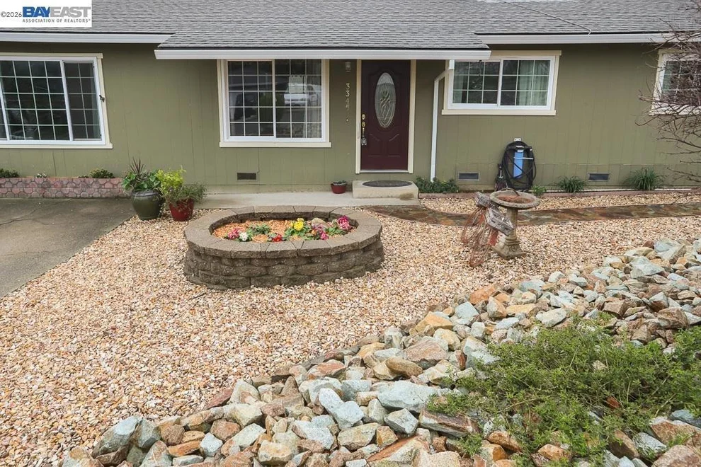 Unit for sale at 3345 Oakwood Place, Redding, CA 96001