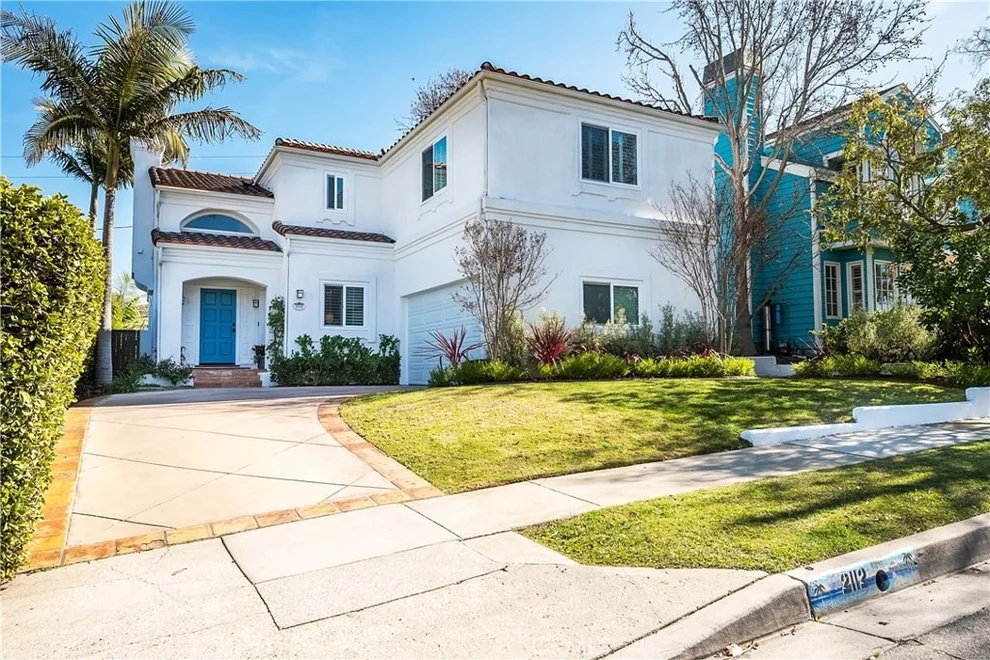 Unit for sale at 2112 Magnolia Avenue, Manhattan Beach, CA 90266