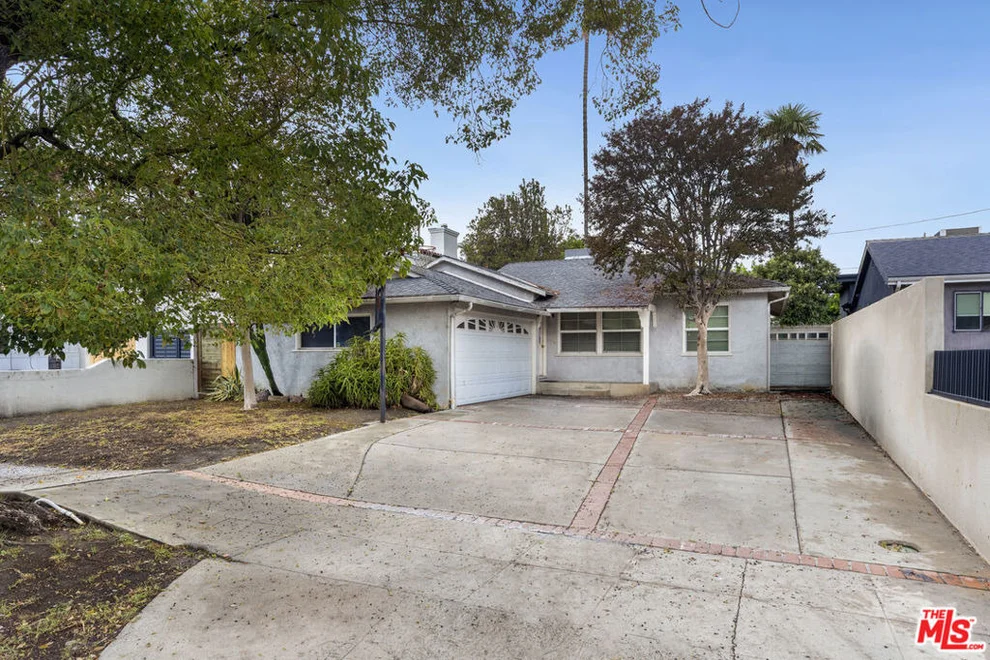 Unit for sale at 14555 Morrison Street, Sherman Oaks, CA 91403