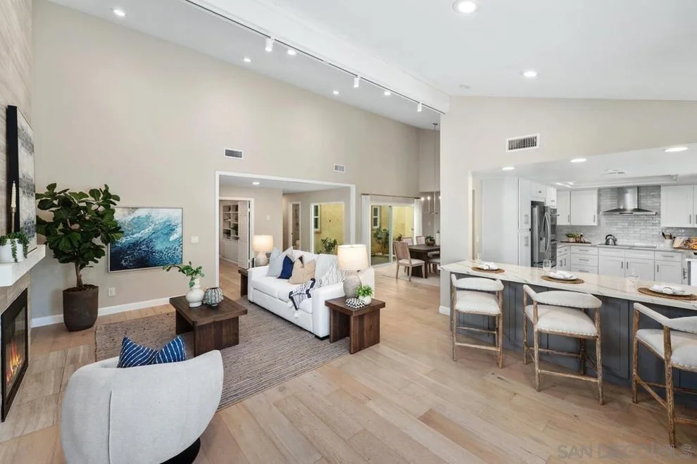 Unit for sale at 1728 Caminito Ardiente, La Jolla, CA 92037