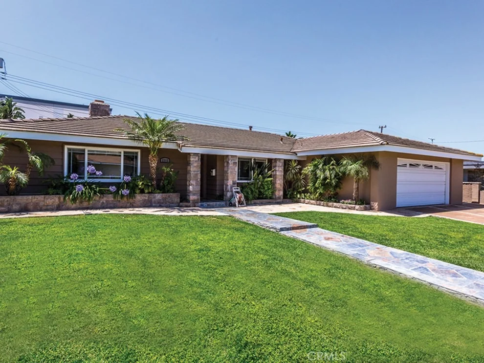 Unit for sale at 2312 E Villa Vista Way, Orange, CA 92867