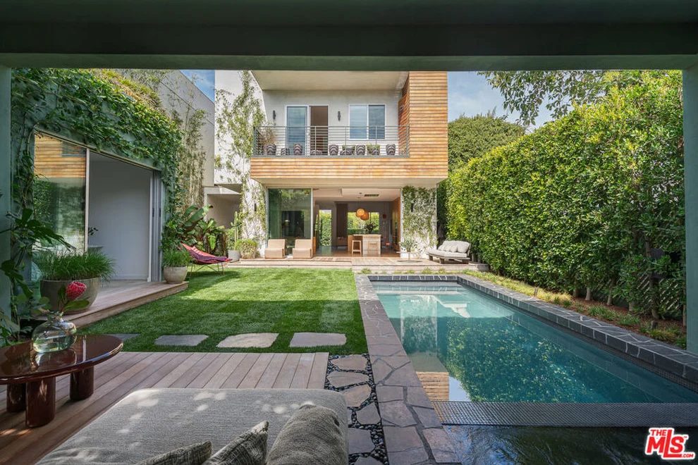 Unit for sale at 8756 Ashcroft Avenue, West Hollywood, CA 90048