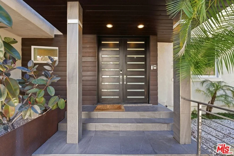 Unit for sale at 7546 Devista Drive, Los Angeles, CA 90046