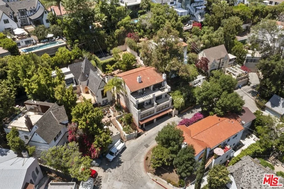 Unit for sale at 5940 Manola Way, Los Angeles, CA 90068