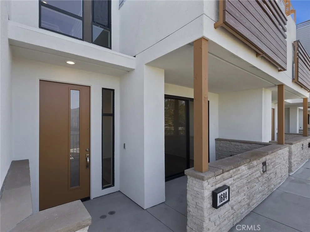 Unit for sale at 1684 Pomona Avenue, Costa Mesa, CA 92627