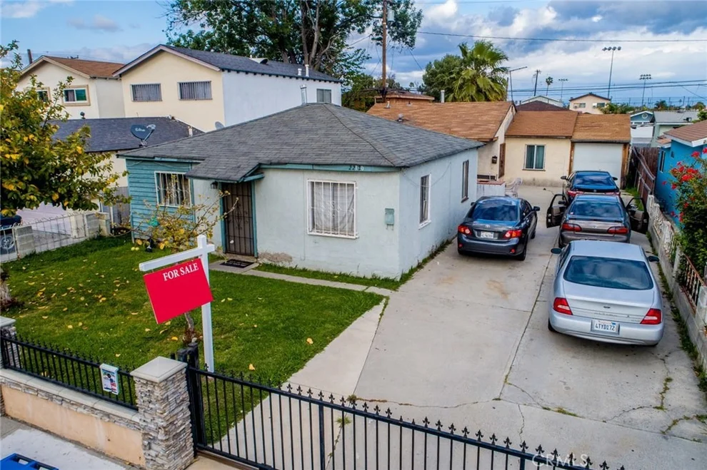 Unit for sale at 22120 Violeta Avenue, Hawaiian Gardens, CA 90716