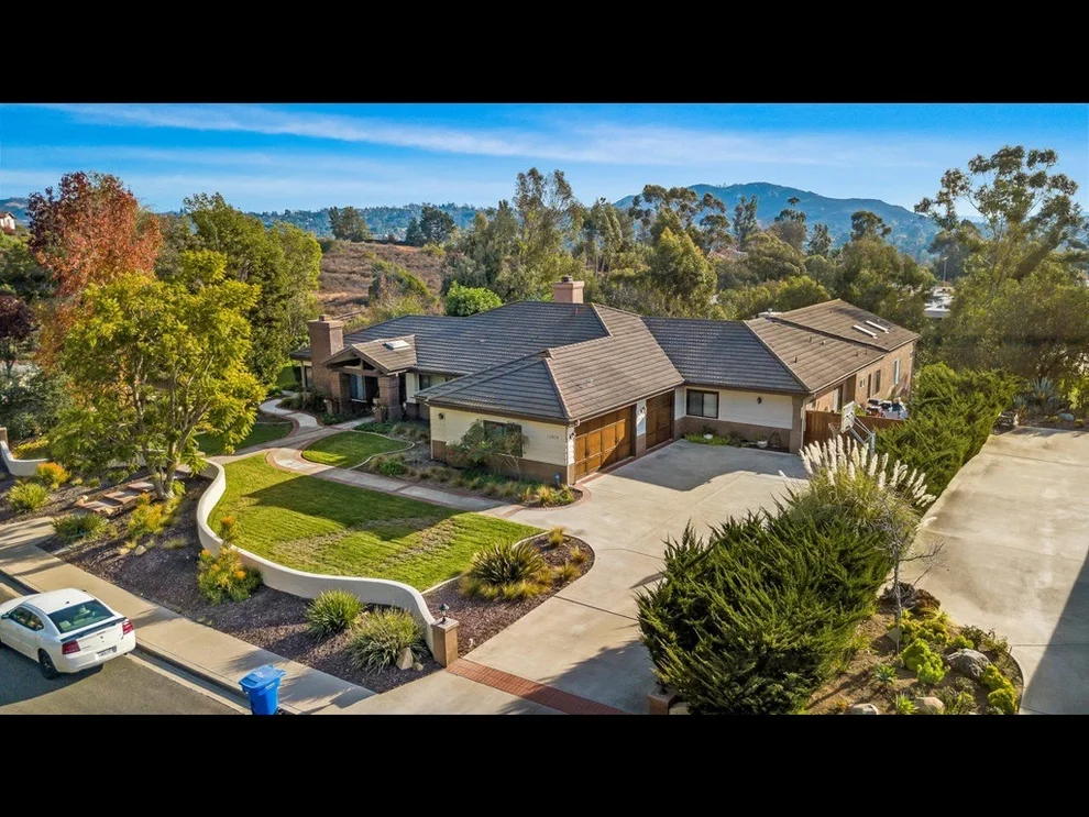 Unit for sale at 12979 Solera Way, Poway, CA 92064