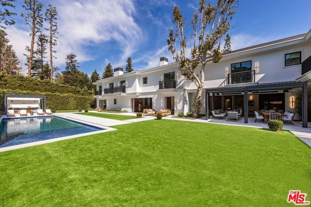 Unit for sale at 927 N Whittier Drive, Beverly Hills, CA 90210
