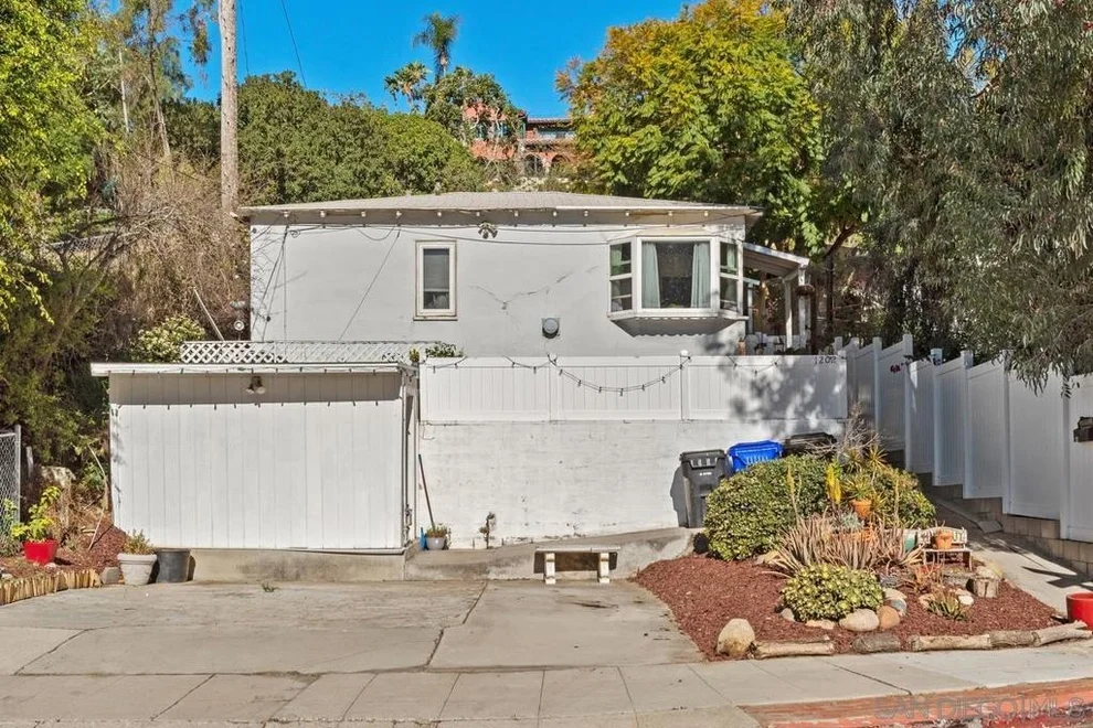 Unit for sale at 1202 1204 W Spruce St, San Diego, CA 92103