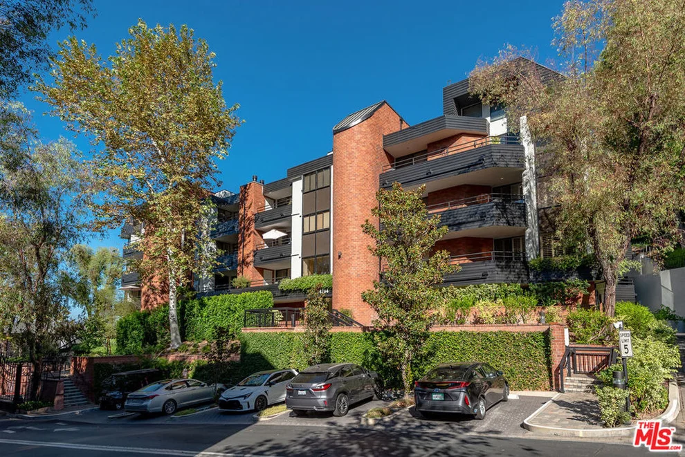 Unit for sale at 4784 Park Encino Lane, Encino, CA 91436