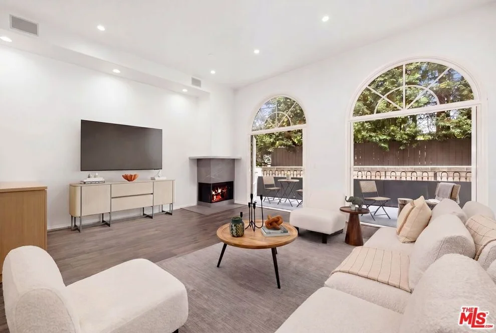 Unit for sale at 14100 Dickens Street, Sherman Oaks, CA 91423