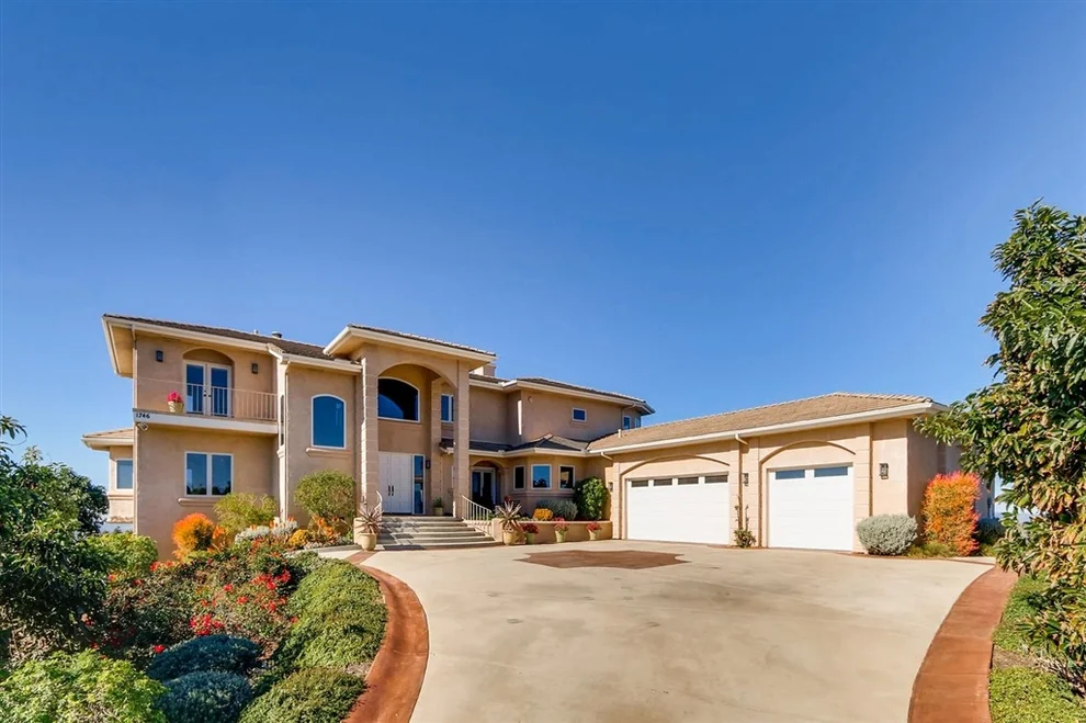Unit for sale at 1746 Avohill Dr, Vista, CA 92084