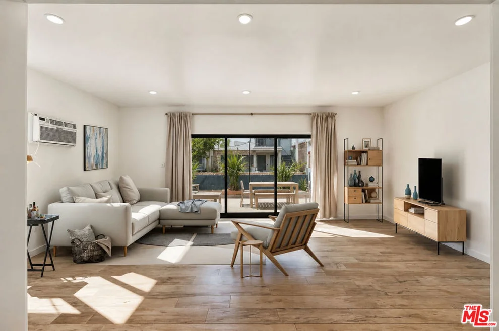 Unit for sale at 18 24th Avenue, Venice, CA 90291