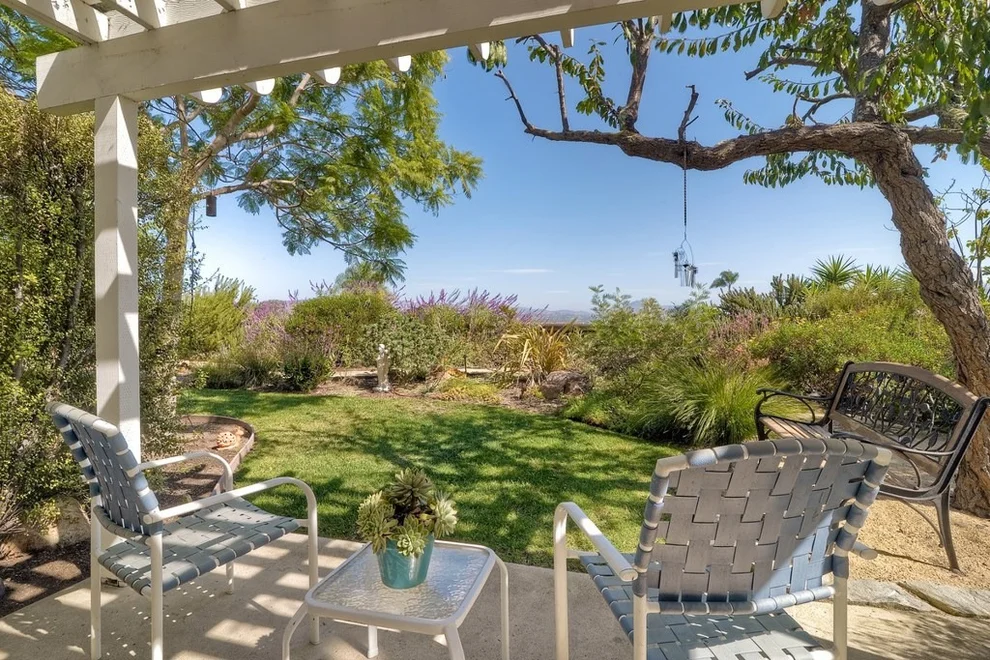 Unit for sale at 327 N Willowspring Dr, Encinitas, CA 92024