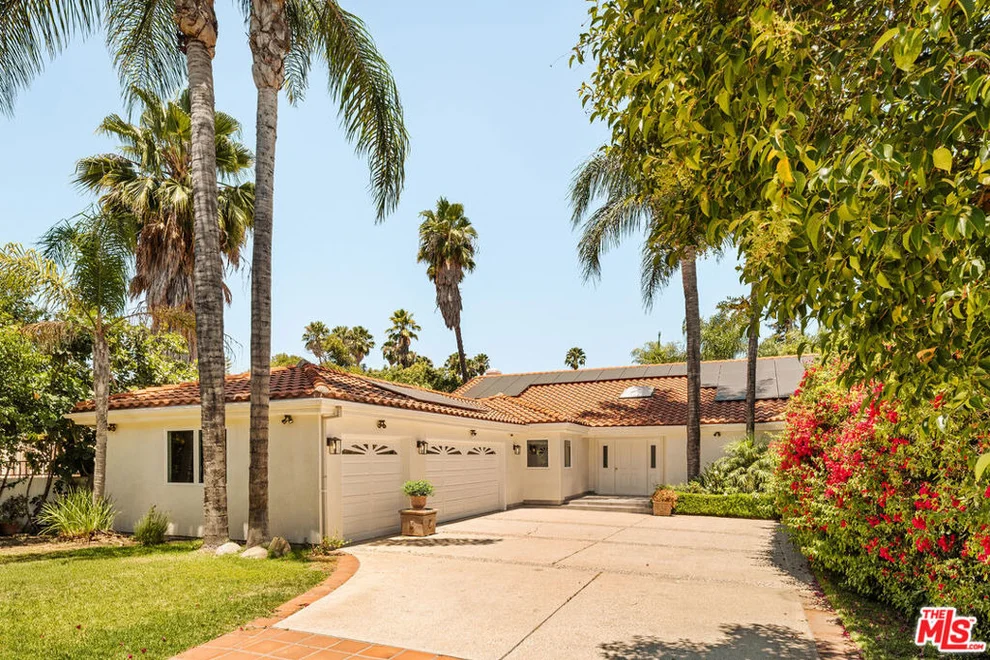 Unit for sale at 19443 Hatteras Street, Los Angeles, CA 91356