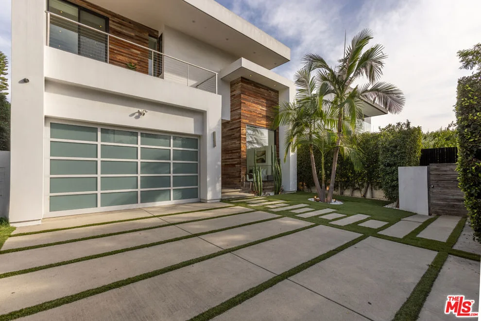 Unit for sale at 132 N Laurel Avenue, Los Angeles, CA 90048