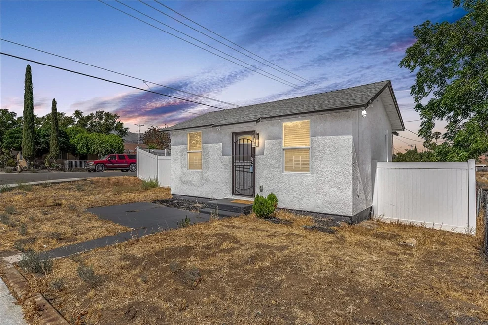 Unit for sale at 582 N Almond, Banning, CA 92220