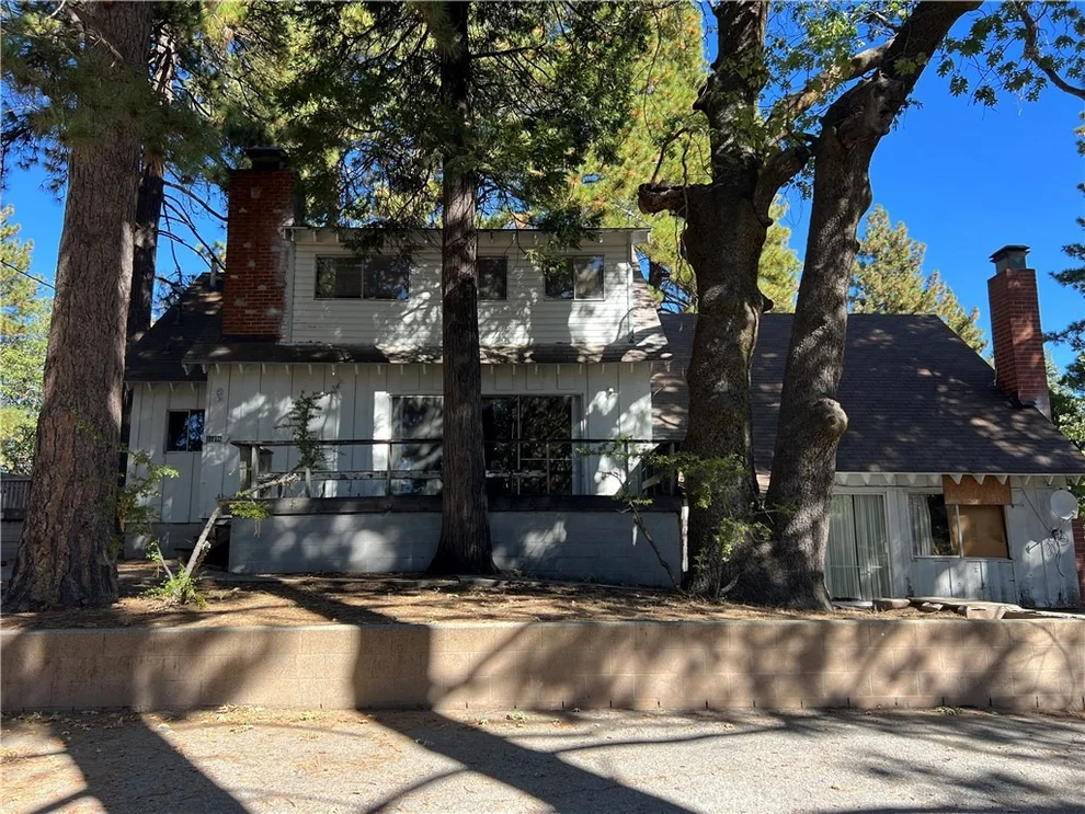 Unit for sale at 31096 Wild Oak, Running Springs, CA 92382