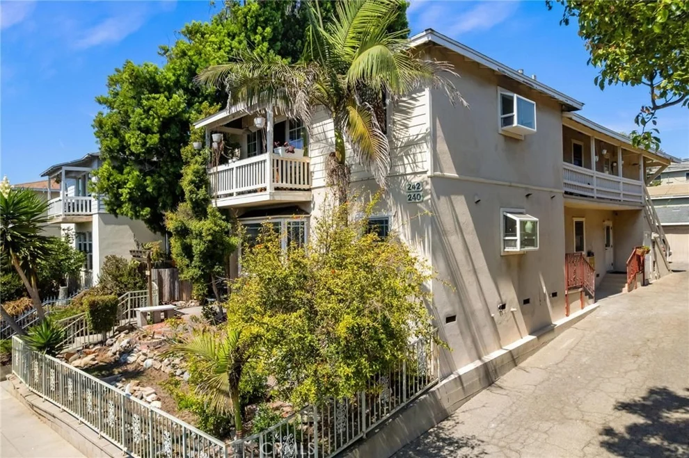 Unit for sale at 240 Hampton Drive, Venice, CA 90291